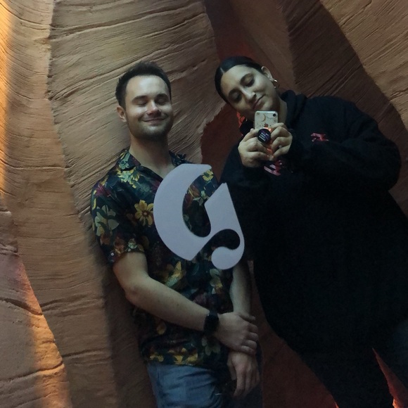 Meet your Posher, Alex - Picture 2 of 3